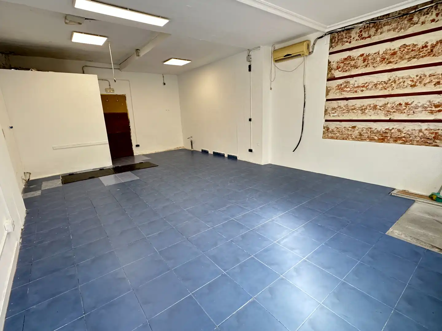 Local comercial en venda a Calle de Cuart de Poblet, imagen 4