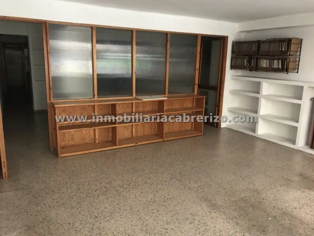 Office space with lift to rent in Centro