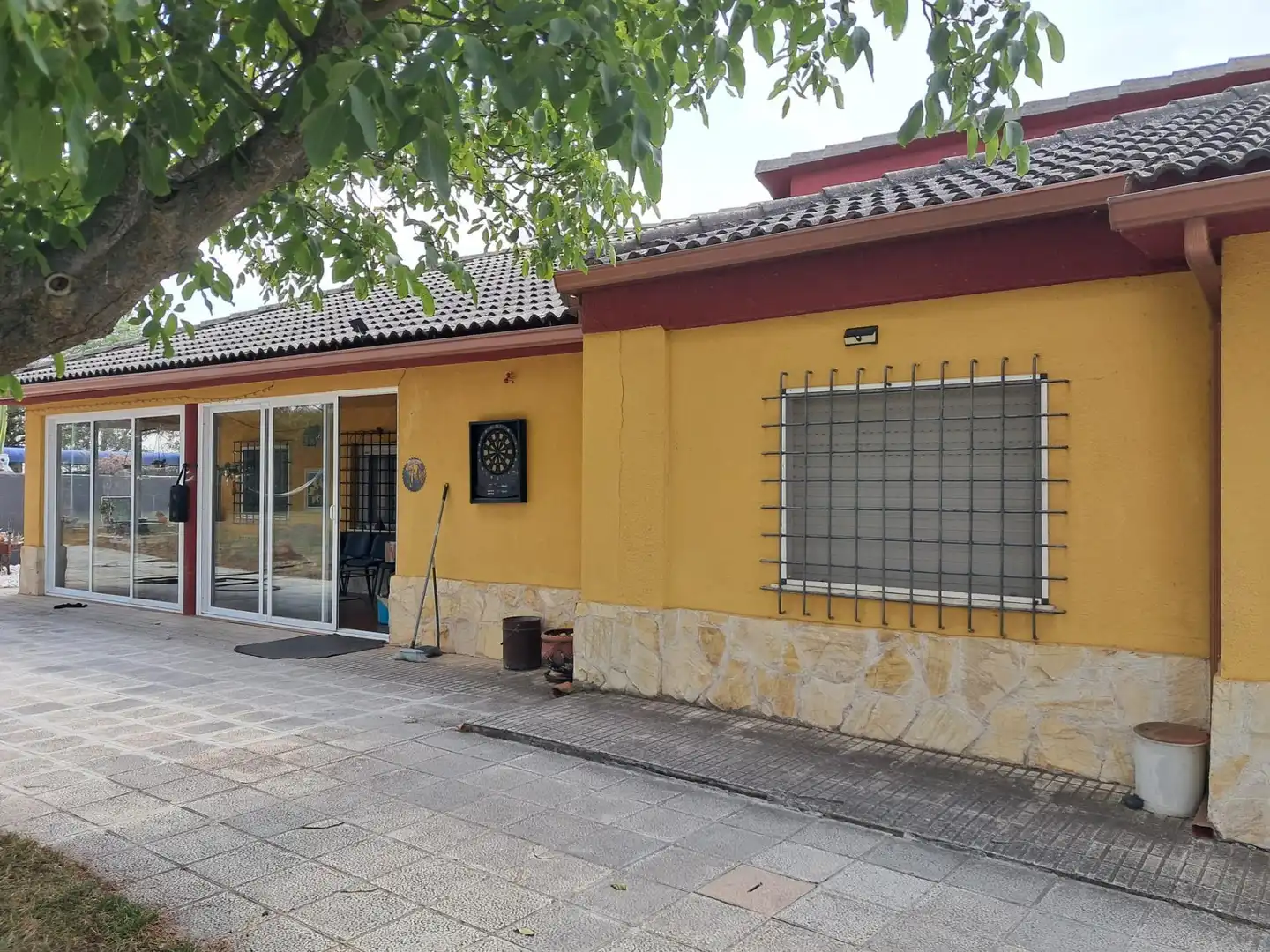 Außenansicht von Wohnung zum Verkauf in La Vellés  mit Privatgarten und Schwimmbad