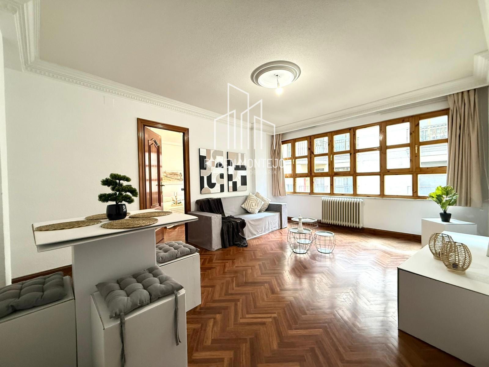 Living room of Flat for sale in Salamanca Capital  with Heating, Terrace and Oven