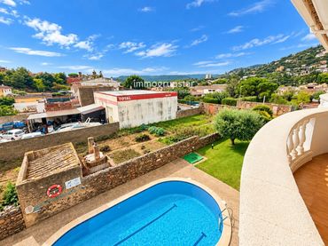 Apartament amb balcó en venda a Josep Tarradellas