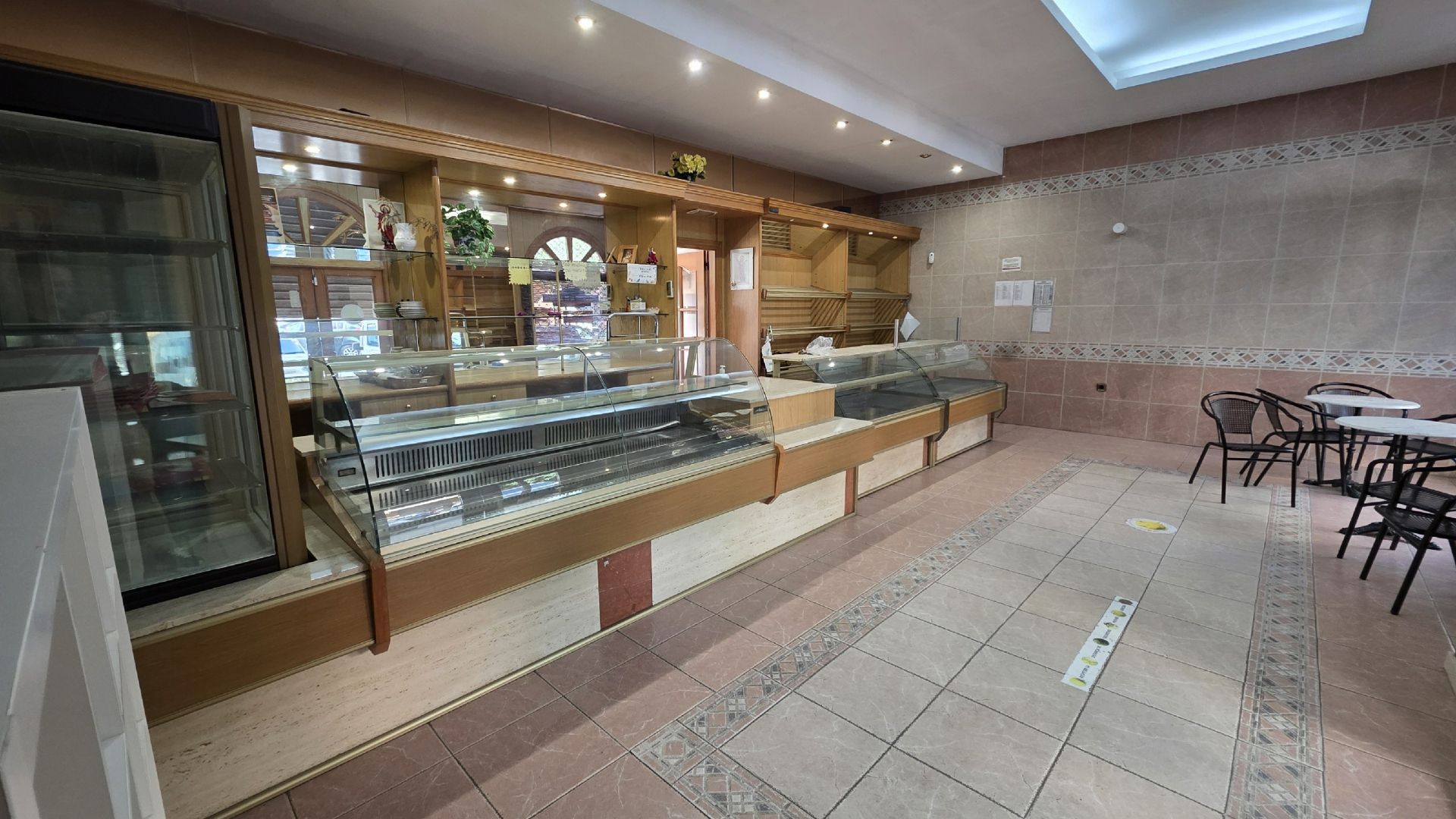 Premises to rent in  Valencia Capital  with Air Conditioner and Furnished