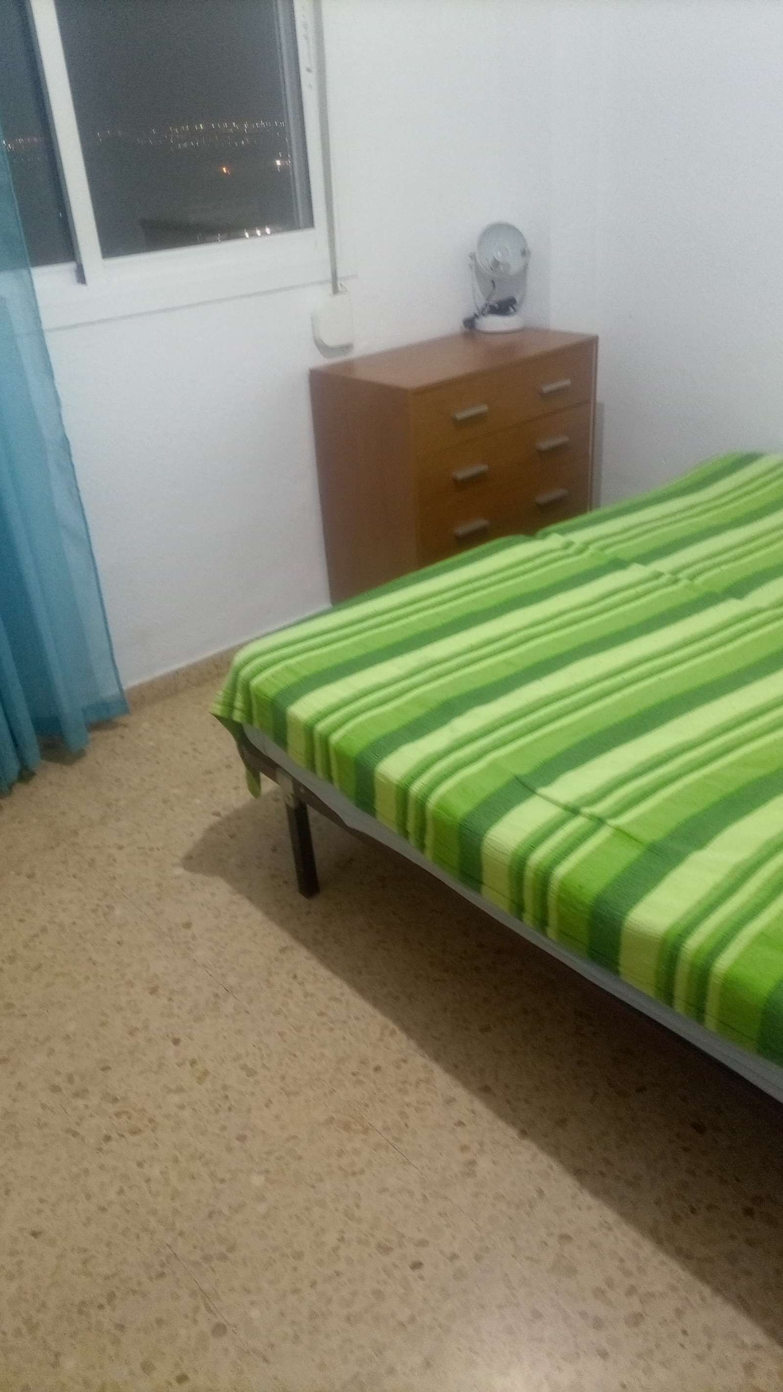 Dormitori de Pis per a compartir en Paterna amb Aire condicionat, Calefacció i Terrassa