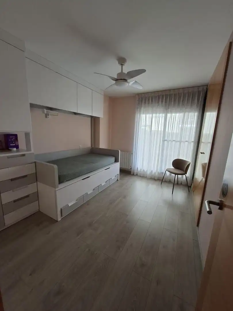 Habitación de Planta baja en venta en Paterna con Aire acondicionado, Calefacción y Jardín privado