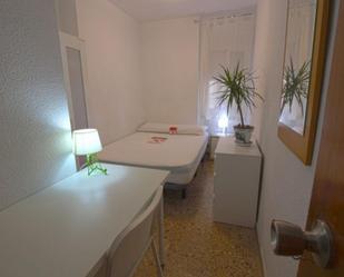 Bedroom of Apartment to share in  Valencia Capital