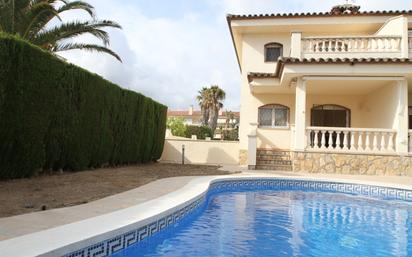 Piscina de Casa adosada en venda en Mont-roig del Camp amb Aire condicionat, Terrassa i Balcó