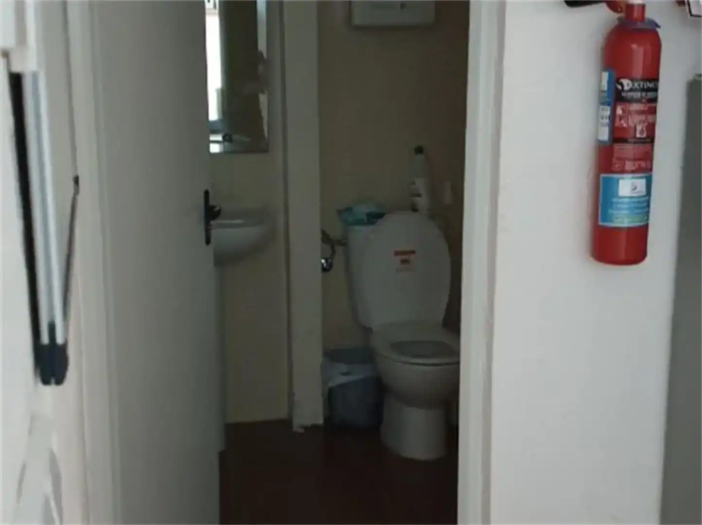 Badezimmer von Fabrikhallen zur Miete in Cartagena
