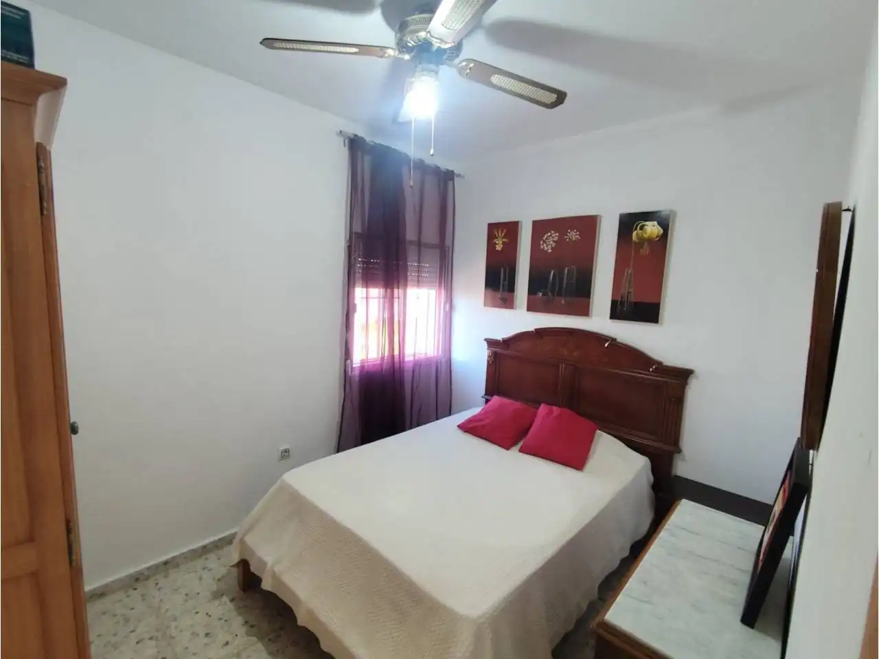Habitación de Casa o chalet en venta en Carmona con Aire acondicionado, Calefacción y Jardín privado