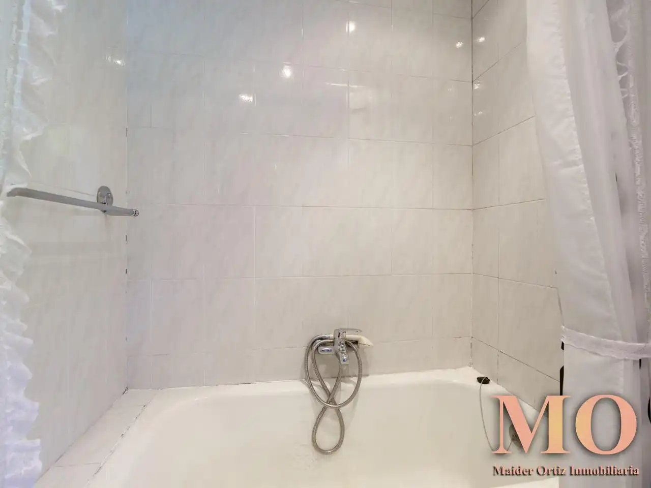Baño de Ático en venta en Bergara con Calefacción, Terraza y Trastero