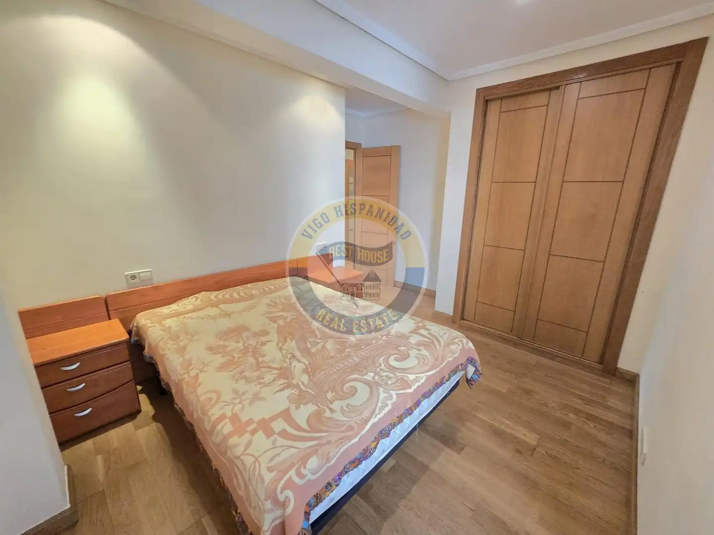 Schlafzimmer von Wohnung zur Miete in Vigo  mit Heizung, Parkett und Möbliert