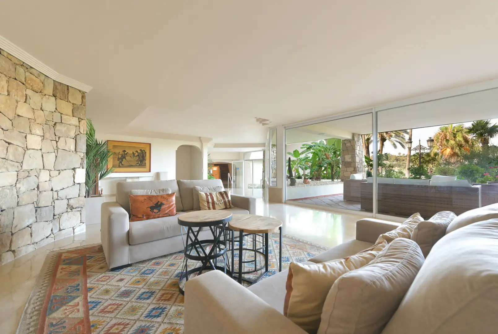 Sala de estar de Apartamento de alquiler en Marbella con Aire acondicionado, Terraza y Amueblado