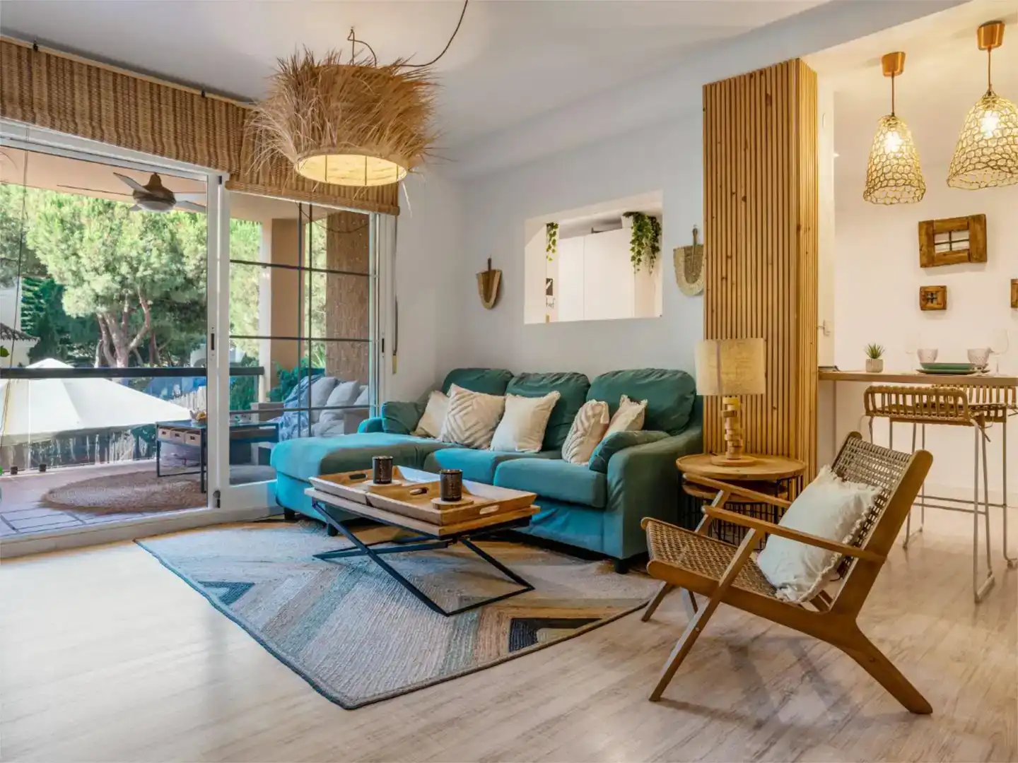 Sala d'estar de Pis de lloguer en Marbella amb Aire condicionat i Piscina