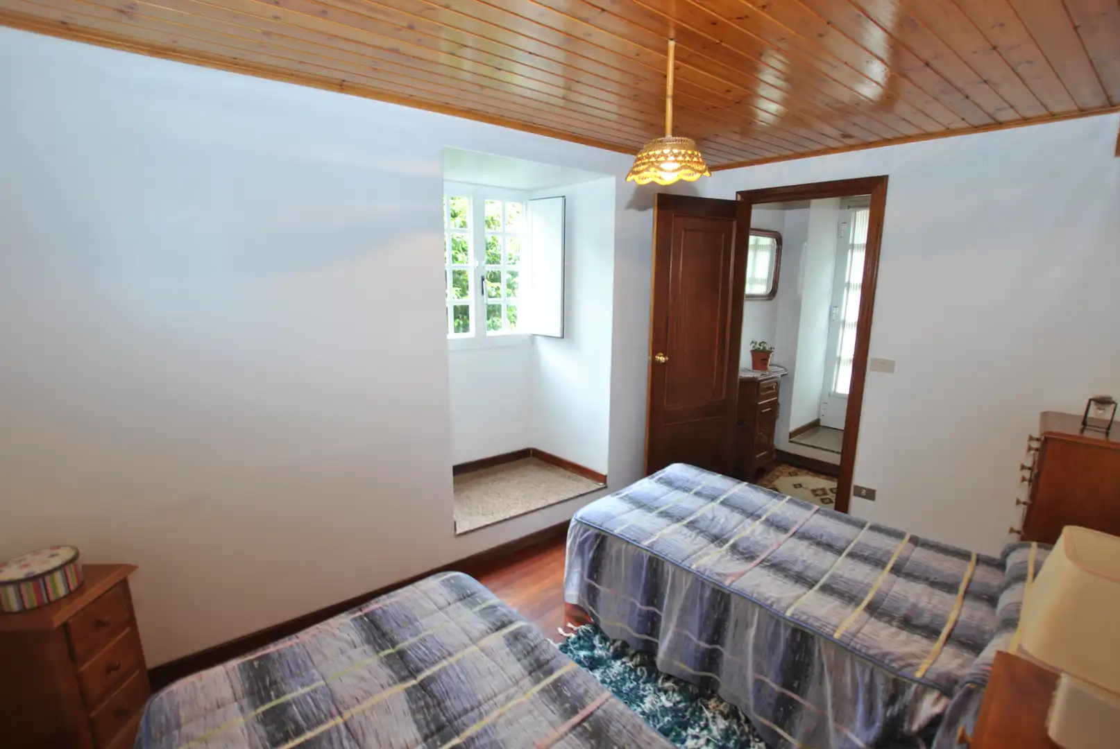 Habitación de Casa adosada en venta en A Arnoia con Terraza, Trastero y Horno