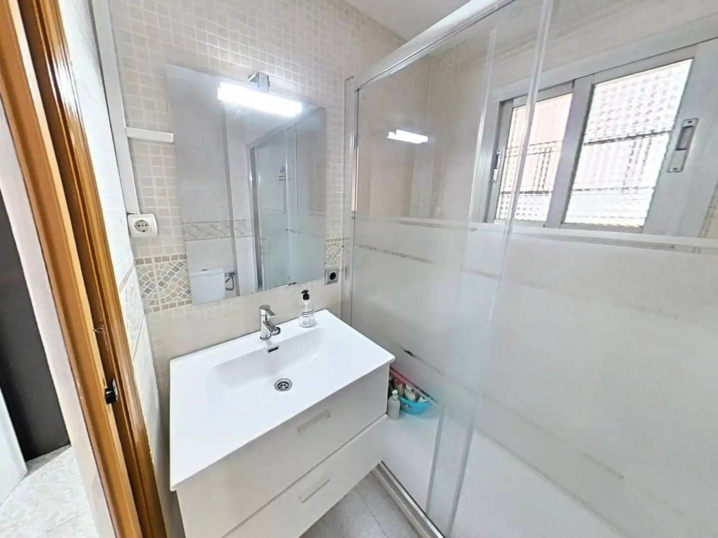 Baño de Planta baja en venta en Sabadell con Calefacción