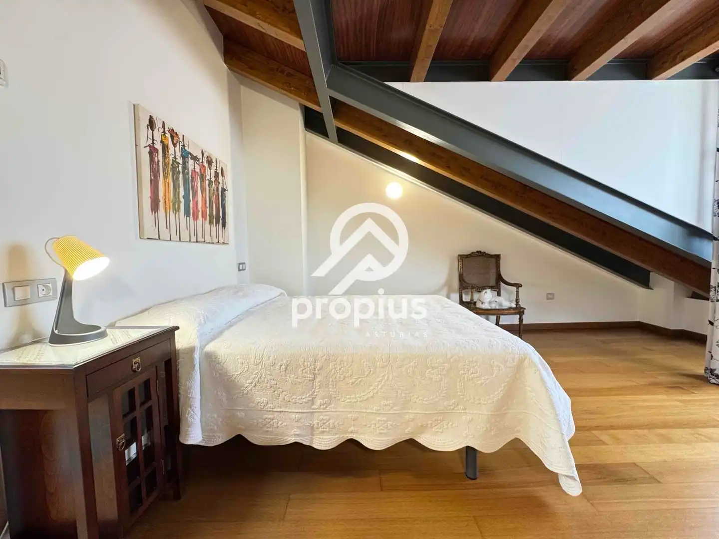 Schlafzimmer von Einfamilien-Reihenhaus zum Verkauf in Llanes mit Heizung und Möbliert