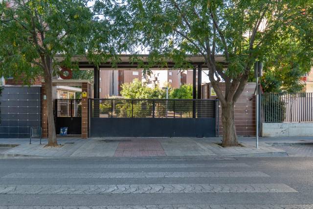 Garaje en Venta en Calle ALJANCIRA en Carretera de Granada - La Alcazaba