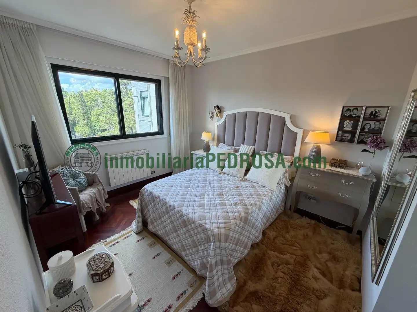 Dormitori de Apartament en venda en Pontevedra Capital  amb Calefacció i Traster
