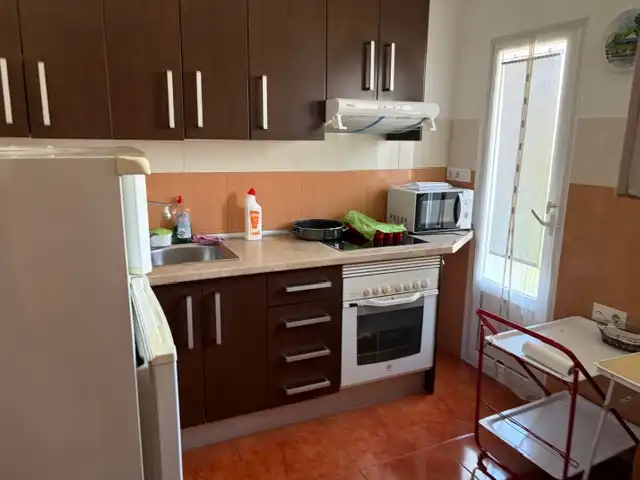 Cuina de Pis de lloguer en Puertollano amb Aire condicionat, Calefacció i Moblat