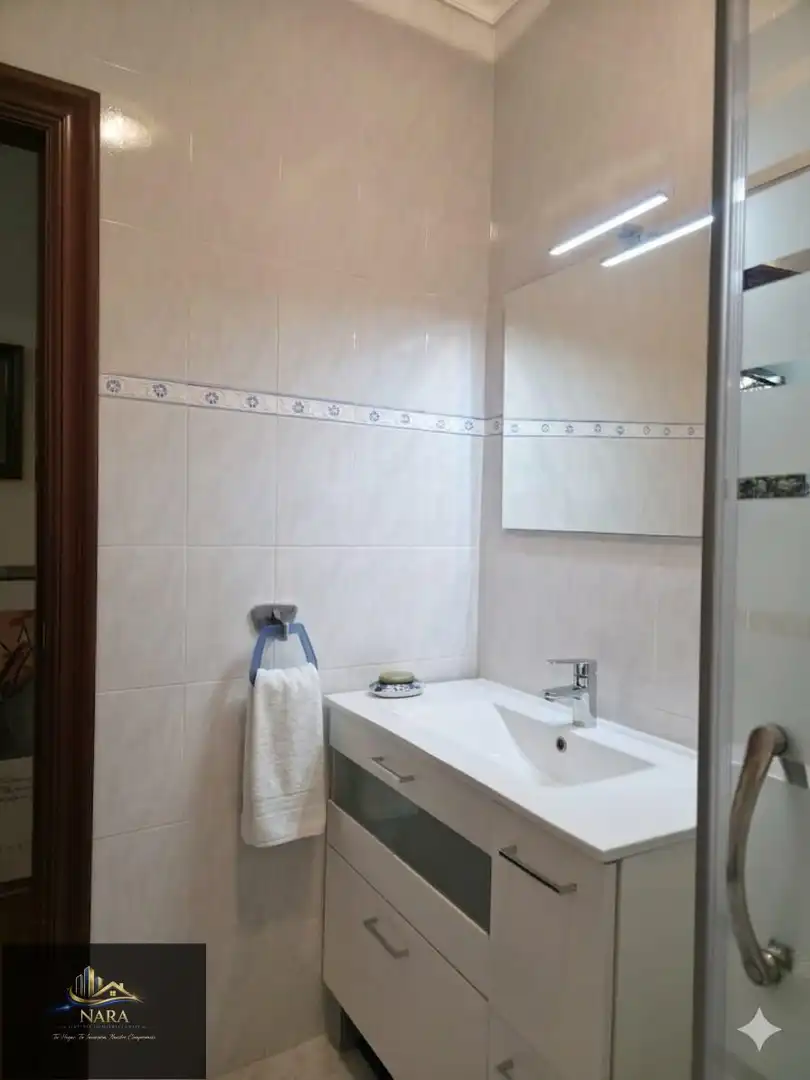 Badezimmer von Wohnung zum Verkauf in Santander mit Heizung, Parkett und Möbliert