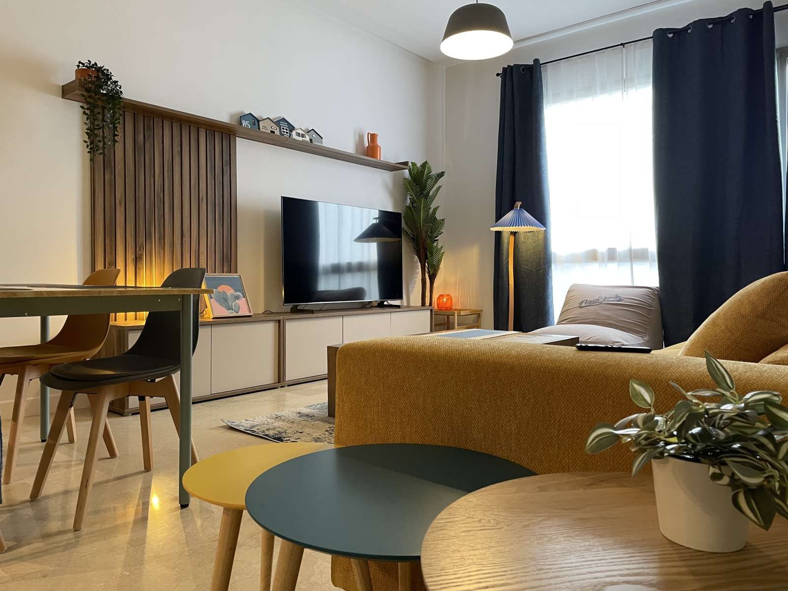 Living room of Study to share in  Madrid Capital  with Air Conditioner, Heating and Terrace