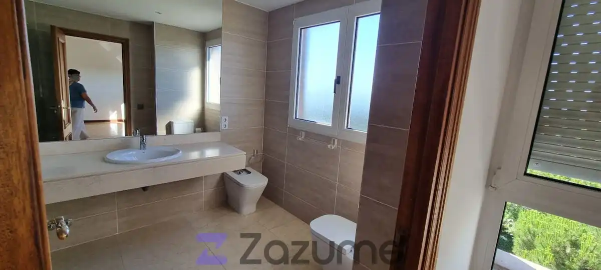 Bathroom of Flat for rent in Madrid  with Air Conditioner, Heating and Private garden