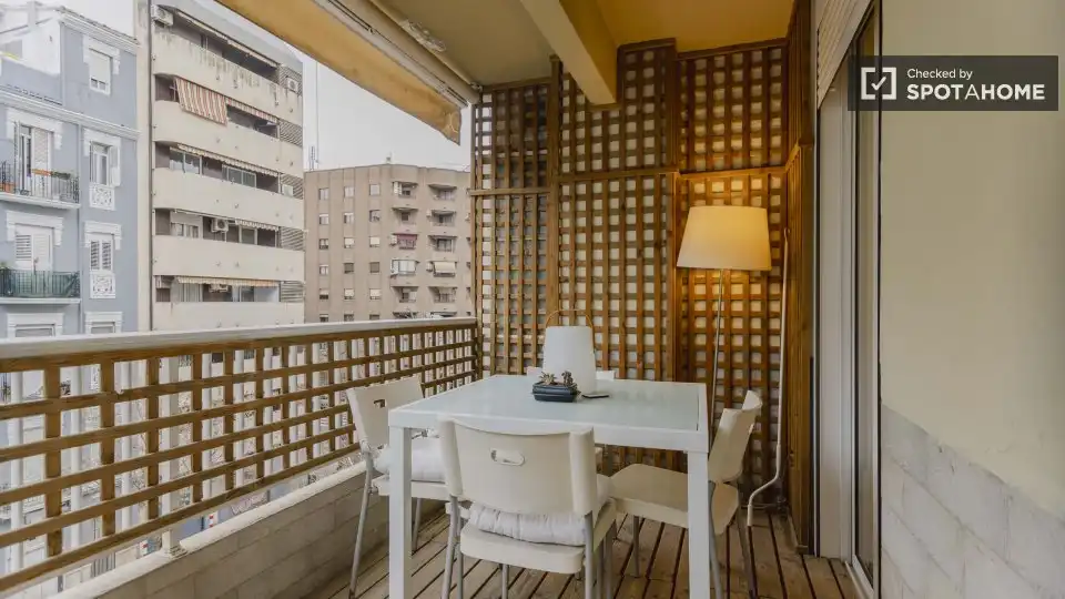 Terrassa de Pis de lloguer en Valencia amb Aire condicionat, Calefacció i Moblat