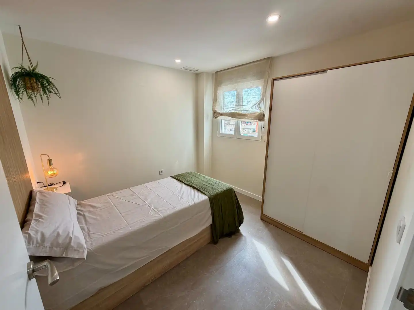 Bedroom of Flat for sale in Valencia  with Air Conditioner, Furnished and Balcony