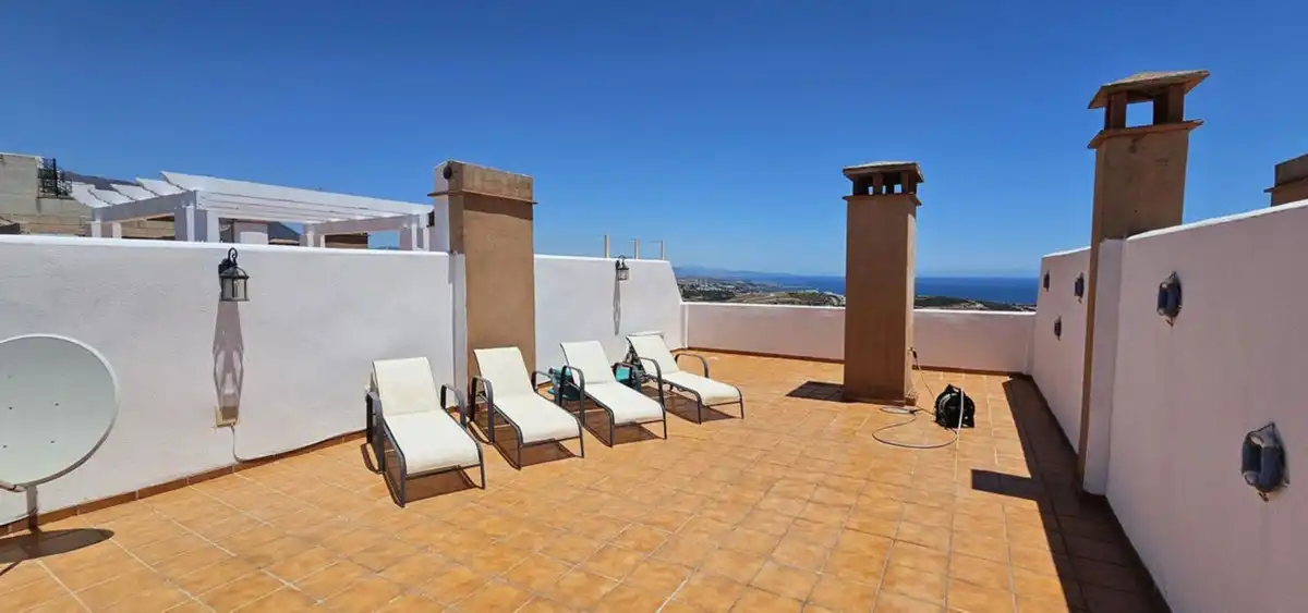 Dúplex con piscina en venta en Doña Julia Golf, imagen 5