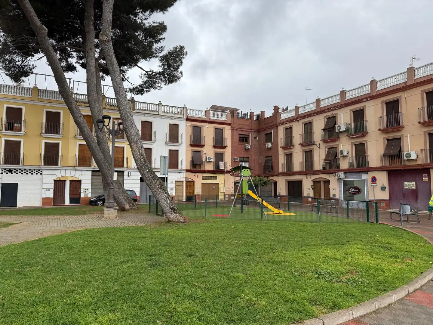 Vista exterior de Dúplex en venta en Dos Hermanas con Aire acondicionado, Calefacción y Terraza