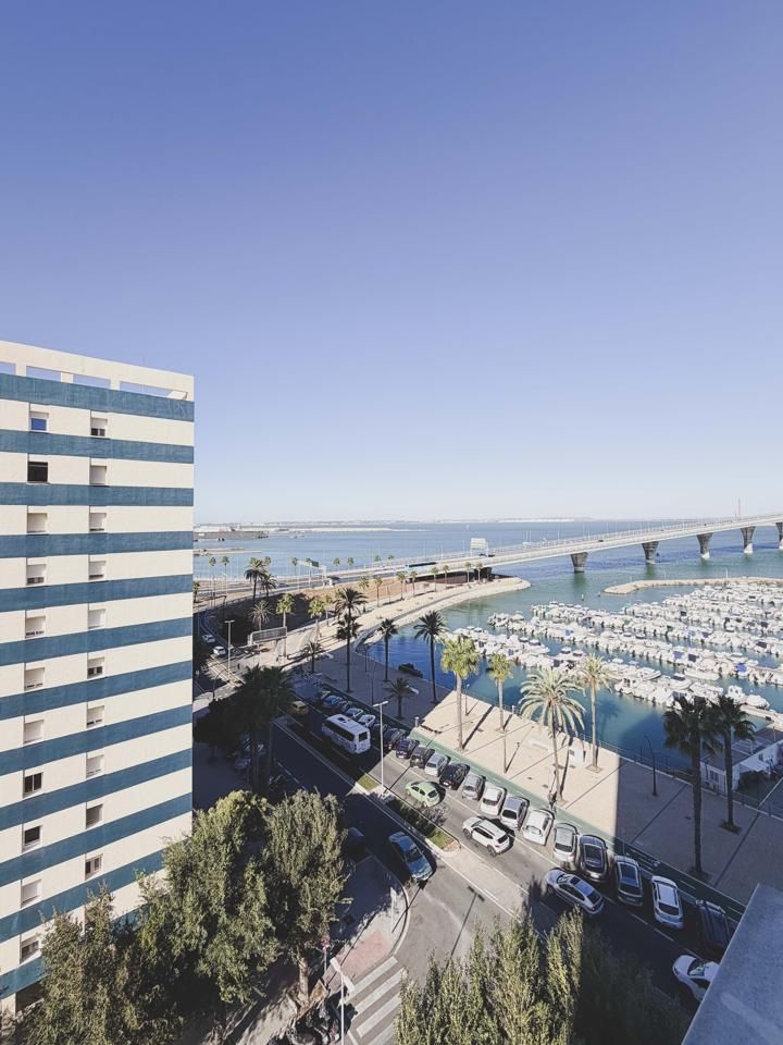 Vista exterior de Piso en venta en  Cádiz Capital con Terraza