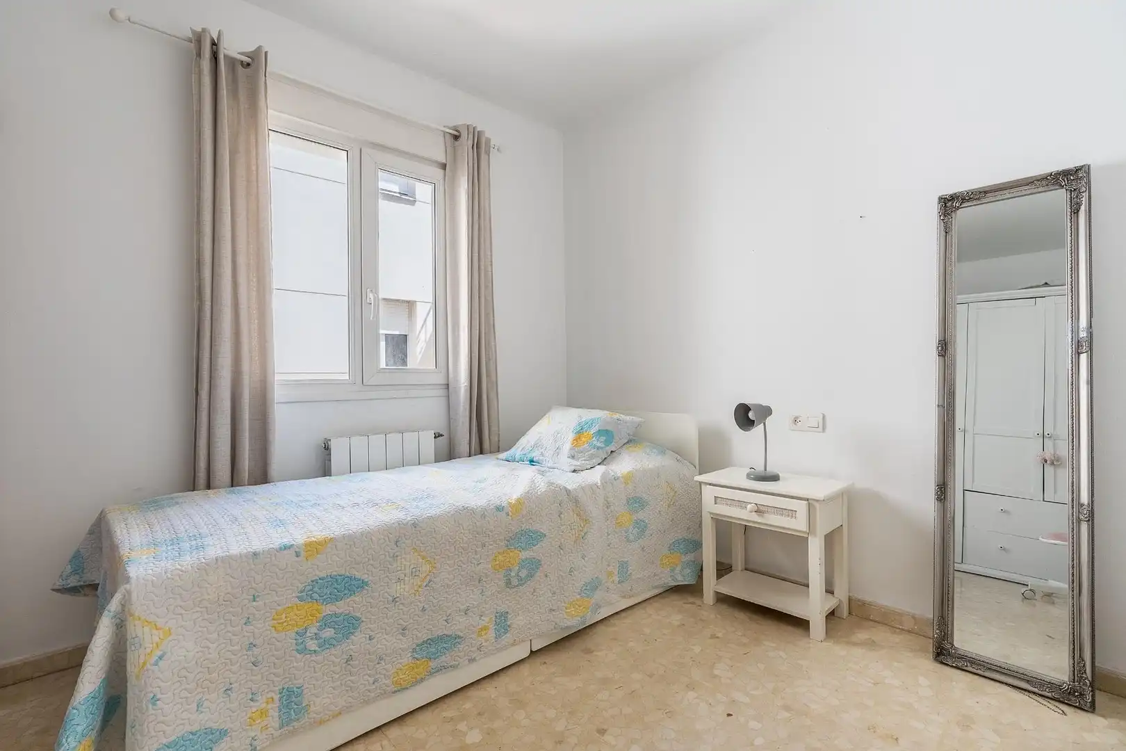 Habitación de Casa adosada en venta en Norte