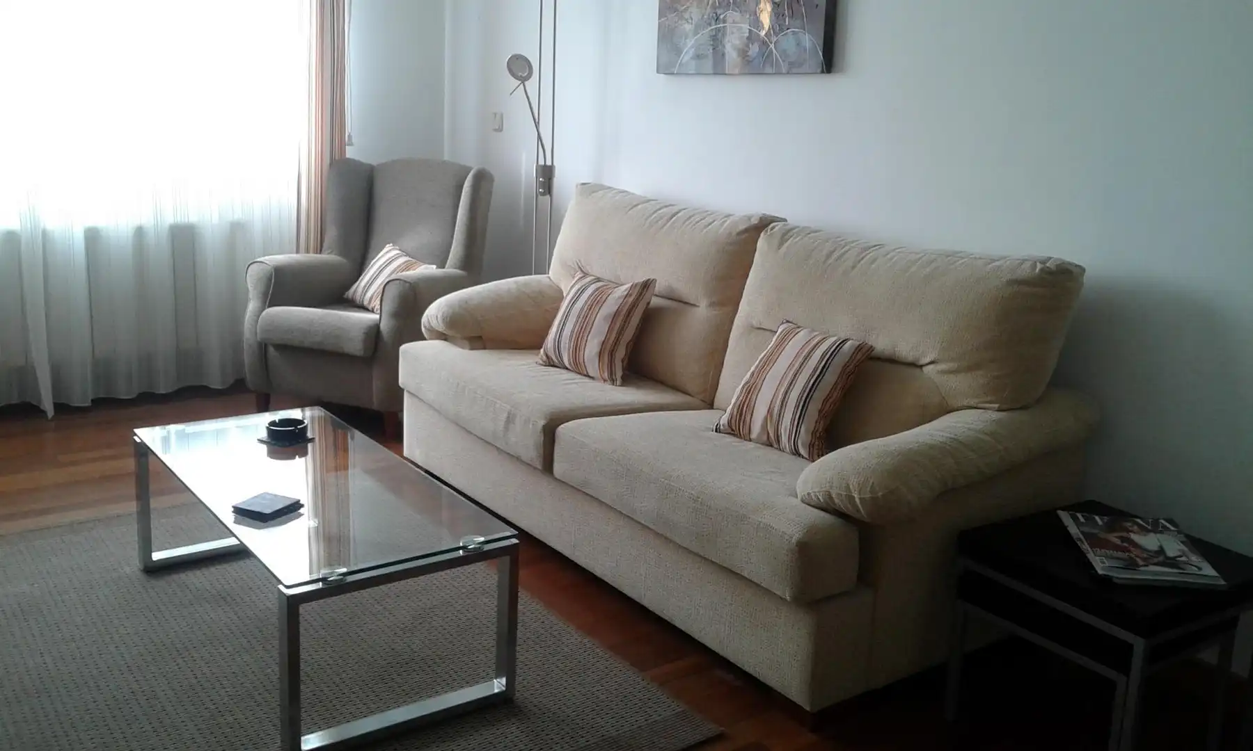 Sala d'estar de Pis de lloguer en Santander amb Calefacció, Parquet i Moblat