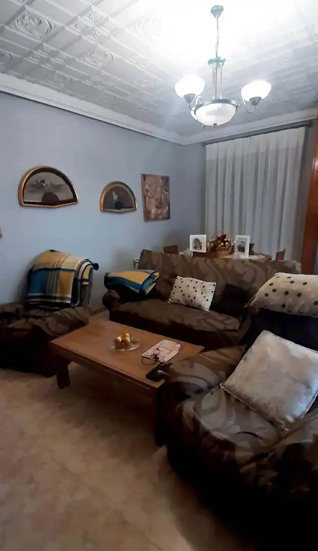Sala de estar de Piso en venta en Villarrobledo con Calefacción, Terraza y Trastero
