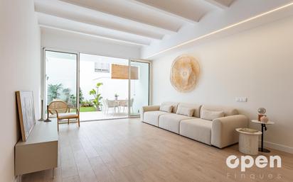 Living room of Single-family semi-detached for sale in Sant Cugat del Vallès  with Air Conditioner, Heating and Parquet flooring