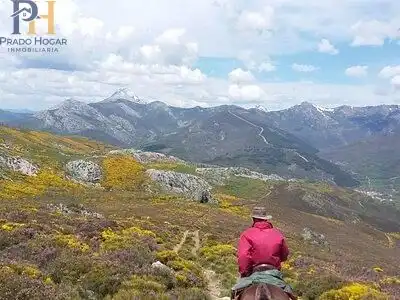 Vista exterior de Casa o xalet en venda en Montesclaros amb Balcó
