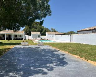 Jardí de Finca rústica de lloguer en Chiclana de la Frontera amb Aire condicionat i Piscina