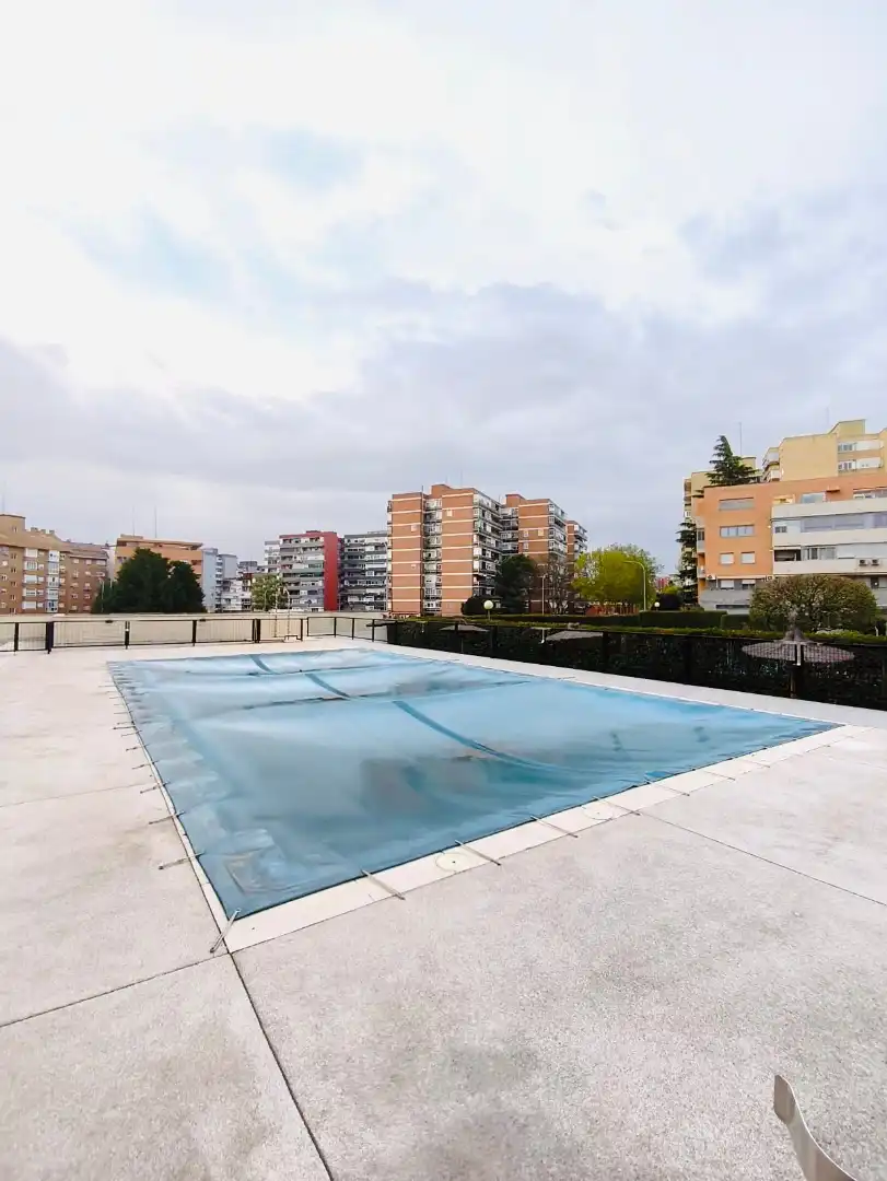 Swimming pool of Flat for sale in Fuenlabrada  with Air Conditioner, Heating and Storage room