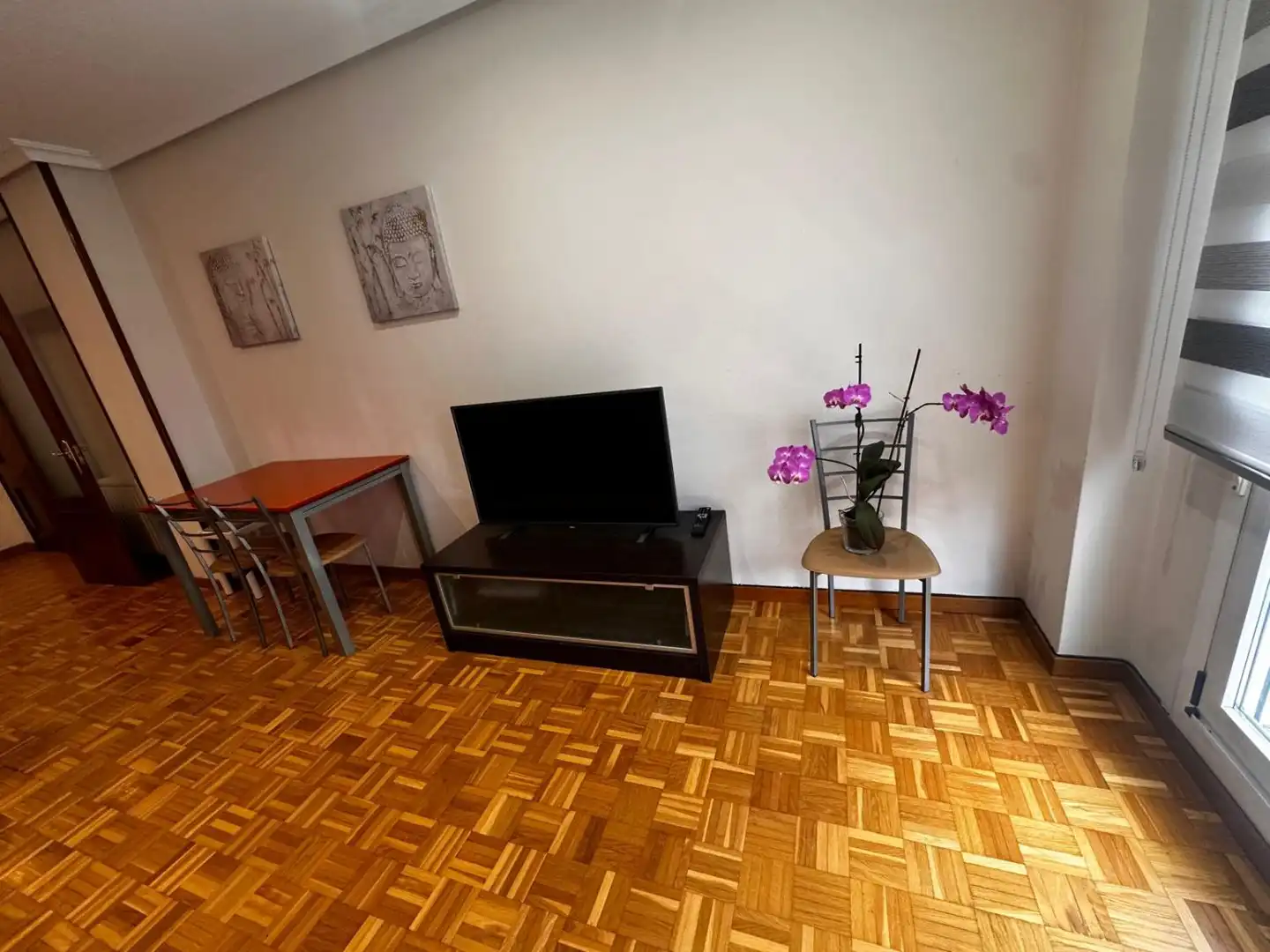 Sala de estar de Piso en venta en Oviedo  con Calefacción, Parquet y Trastero