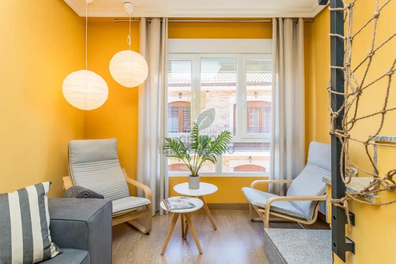 Sala de estar de Piso en venta en Valencia de Don Juan con Calefacción, Parquet y Terraza
