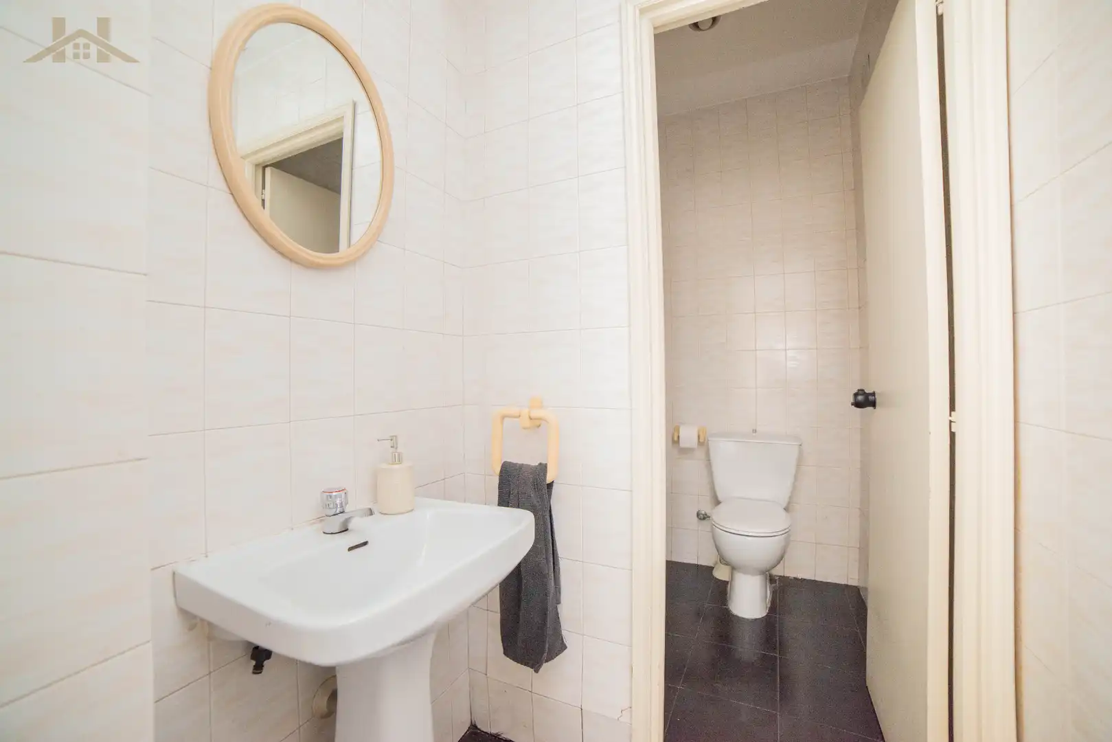 Bathroom of Commercial properties for sale in Fuenlabrada