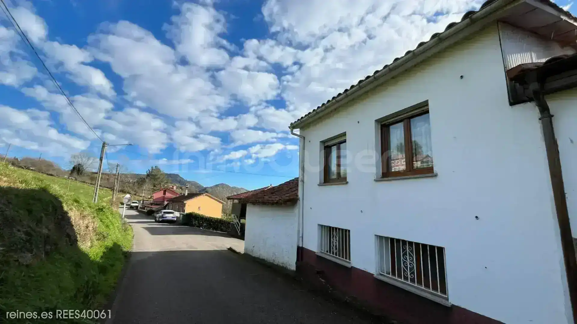 Außenansicht von Haus oder Chalet zum Verkauf in Siero mit Heizung, Privatgarten und Terrasse