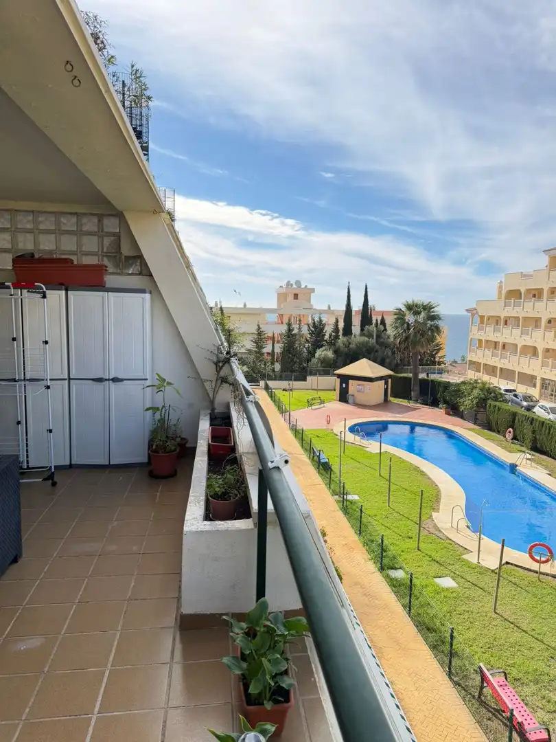 Jardín de Piso en venta en Benalmádena con Calefacción, Terraza y Piscina comunitaria