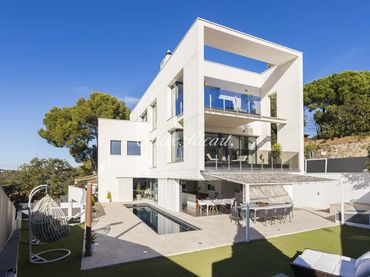 Haus mit Balkon zur Miete in N/A