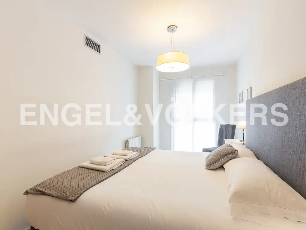 Schlafzimmer von Wohnung zur Miete in Valencia mit Heizung, Möbliert und Balkon