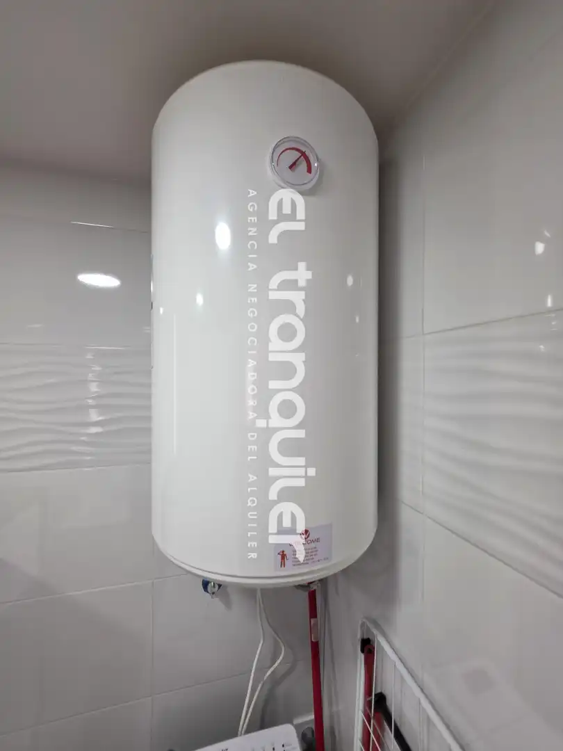 Badezimmer von Wohnung zur Miete in Madrid mit Klimaanlage, Möbliert und Waschmaschine