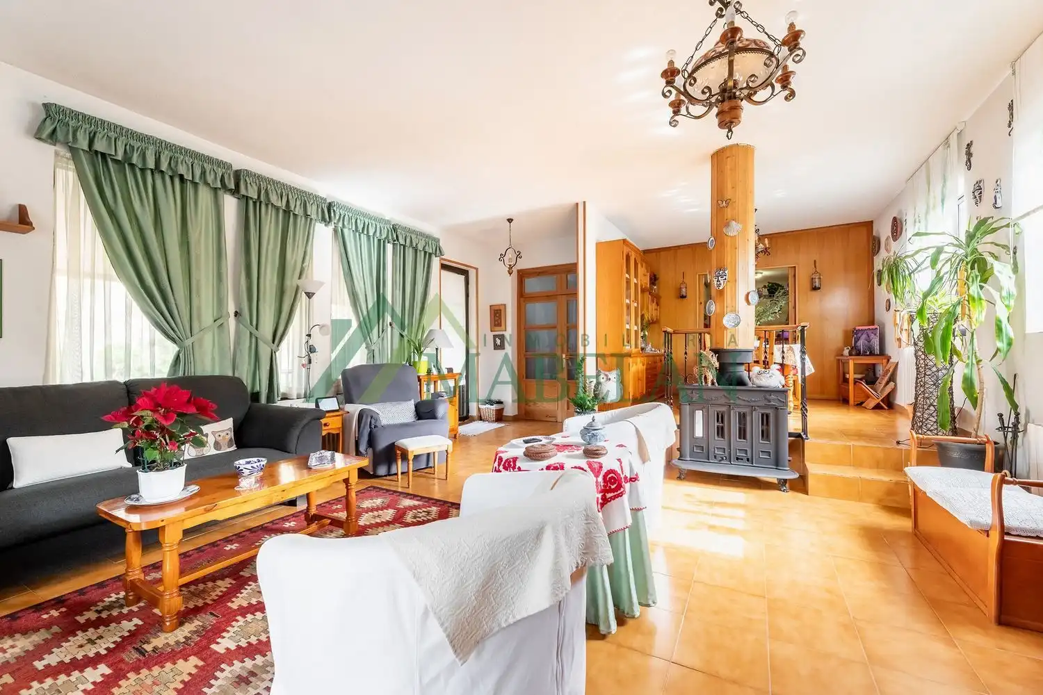Sala d'estar de Casa o xalet en venda en Las Rozas de Madrid amb Aire condicionat, Calefacció i Jardí privat