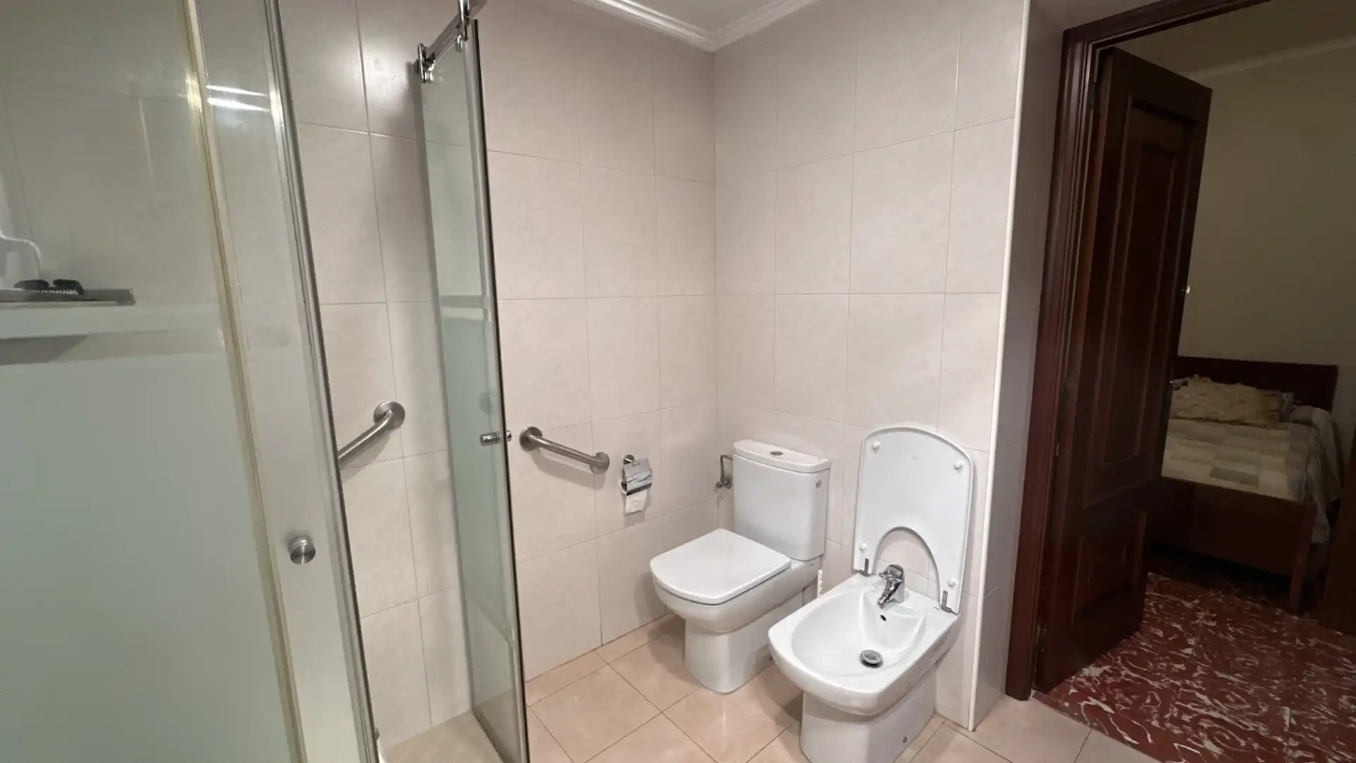 Baño de Casa adosada en venta en Castellfollit de la Roca con Calefacción, Jardín privado y Terraza
