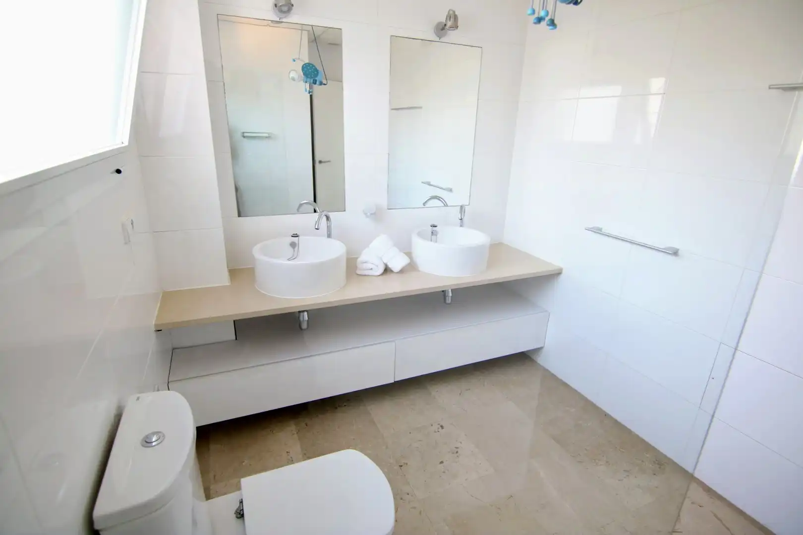 Bathroom of Detached homes for sale in Mairena del Aljarafe  with Air Conditioner, Terrace and Storage room