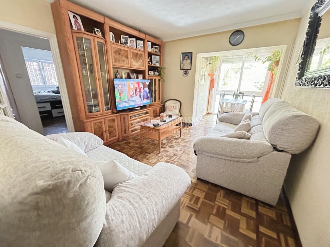 Living room of Flat for sale in  Madrid Capital  with Heating and Terrace