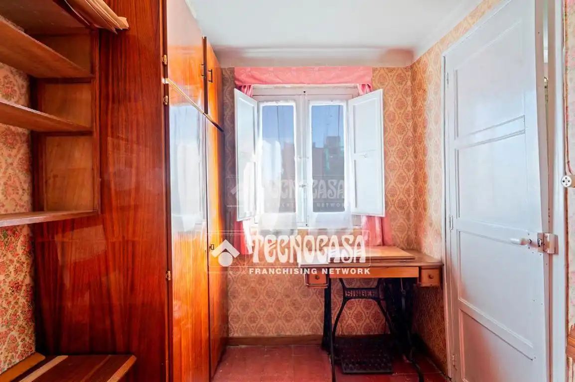 Habitación de Piso en venta en Madrid con Balcón
